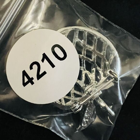 Gerry’s Vintage Silver Tone Open Basket Weave Apple Pin Brooch Pendant 4210 - Picture 8 of 8